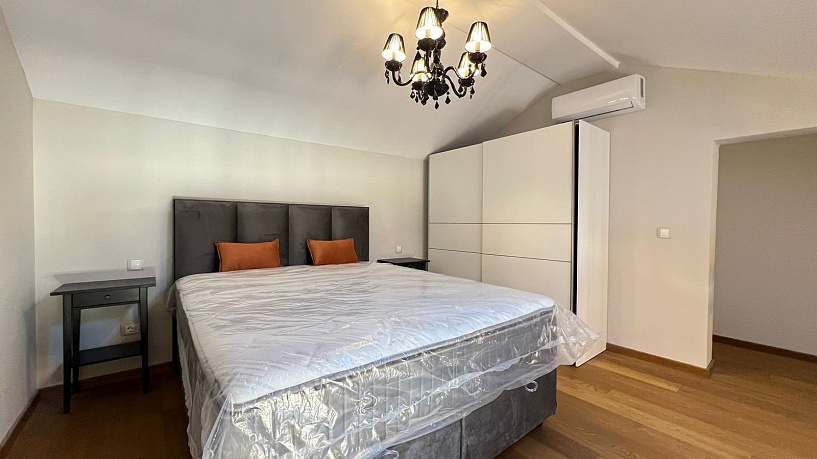 Zum Verkauf steht eine neue Luxuswohnung im Zentrum von Tivat